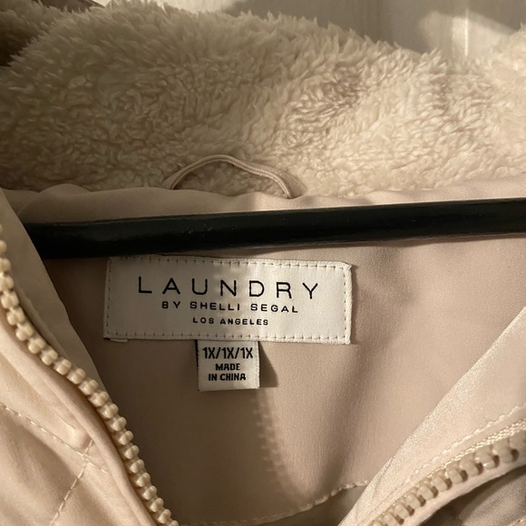 Cream color hooded puff jacket - Picture 2 of 3